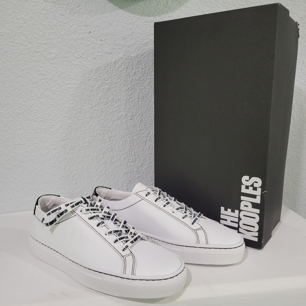The Kooples  WHITE LEATHER SNEAKERS WITH Black DETAILS  SZ 37 US 6